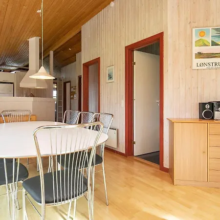 8 Person In Hj Rring * Hjørring